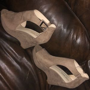 Nine West size 7.5 wedges